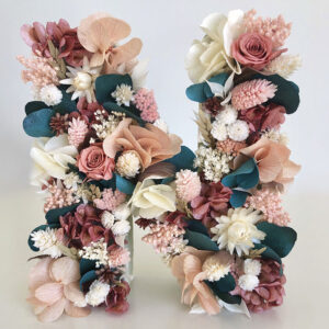 Iniciales de flores preservadas